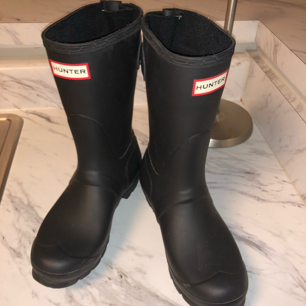 FLAWLESS Matte Black Hunter Rain Boots. ♠️